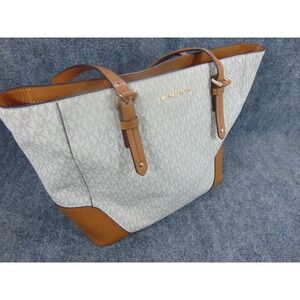 Michael Kors Voyager Tote Vanilla Acorn  Signature Logo Shoulder Bag 30H9GXAT3B